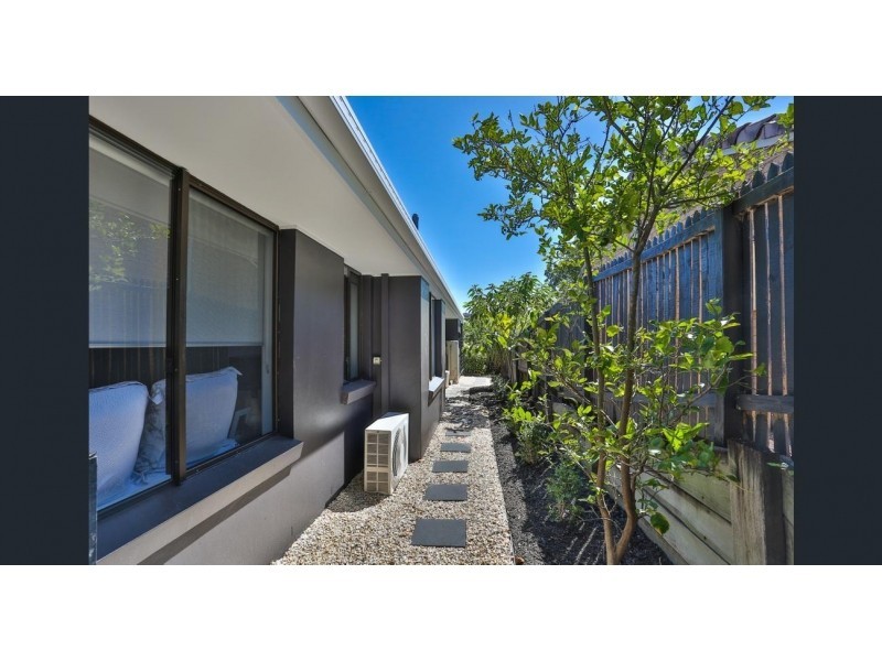 14 Peppertree Street, Sinnamon Park QLD 4073