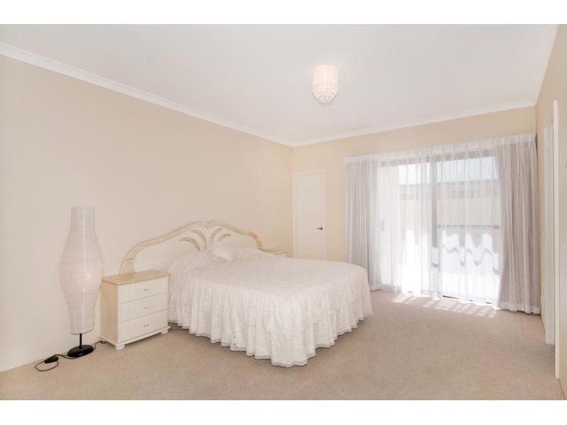 6 Anglesea Way, Madora Bay WA 6210