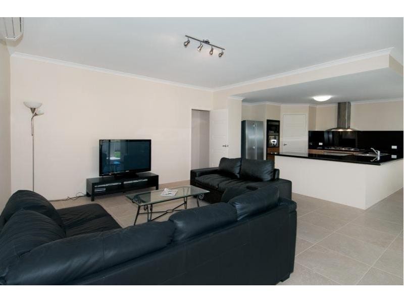 6 Anglesea Way, Madora Bay WA 6210