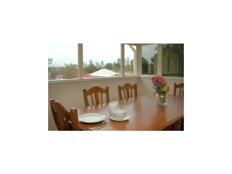 2 Elfin Street, East Brisbane QLD 4169