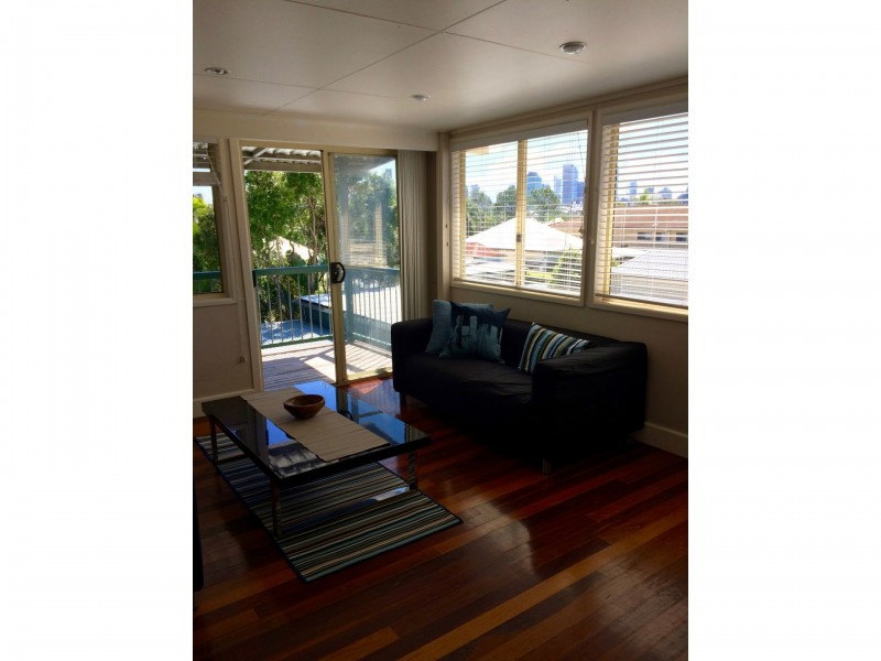 2 Elfin Street, East Brisbane QLD 4169