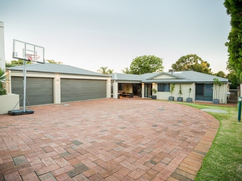 22 Bombard Street, Ardross WA 6153