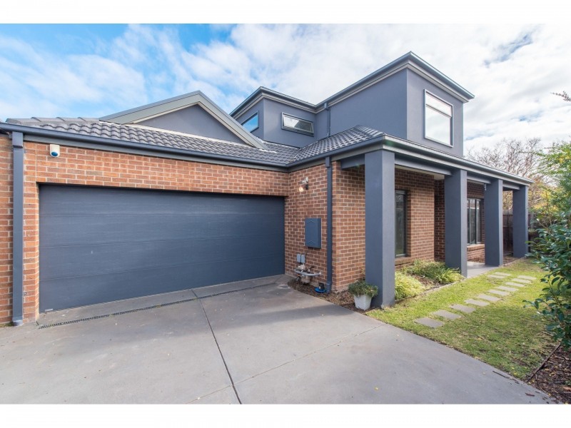 2/7 Prince Edward Avenue, Mckinnon VIC 3204