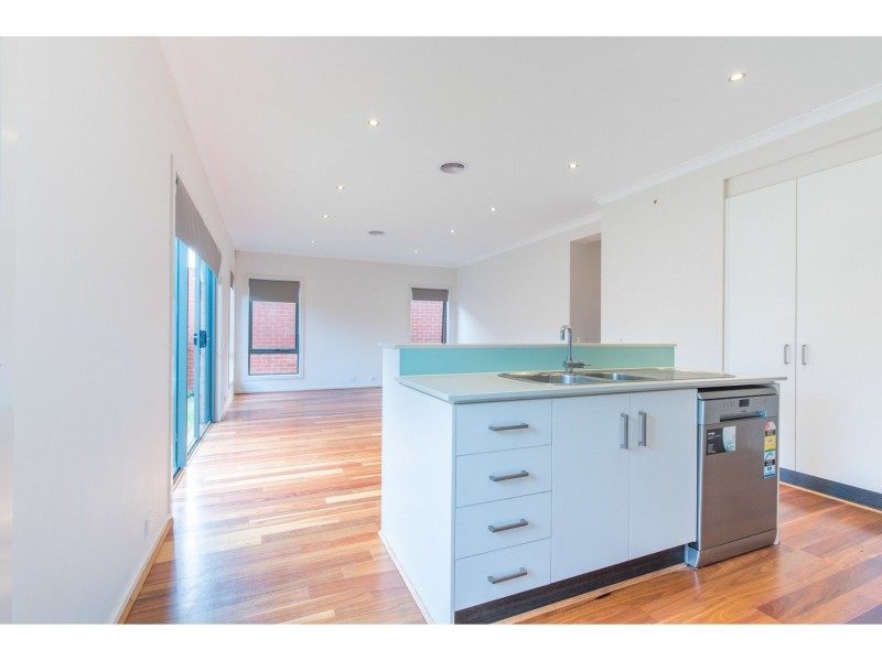 2/7 Prince Edward Avenue, Mckinnon VIC 3204