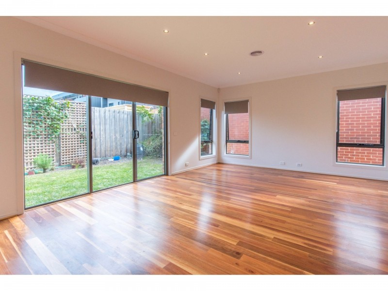 2/7 Prince Edward Avenue, Mckinnon VIC 3204