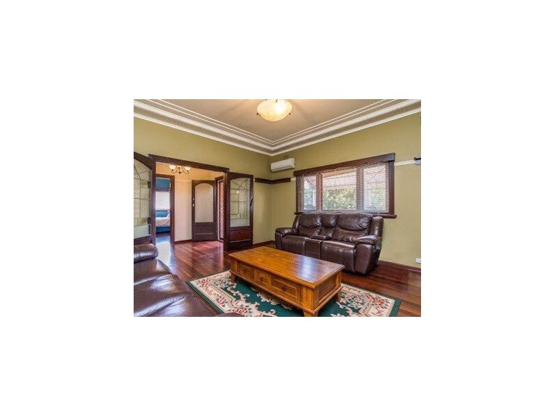 166 Douglas Avenue, Kensington WA 6151