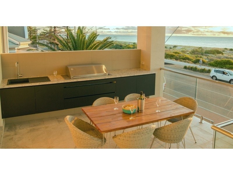 164 Esplanade, Largs Bay SA 5016
