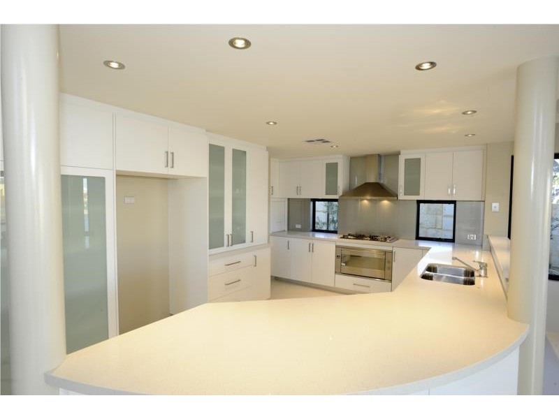 1 Waterlily Drive, Dudley Park WA 6210