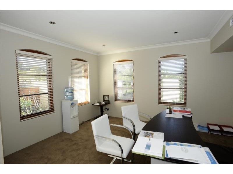 1 Waterlily Drive, Dudley Park WA 6210