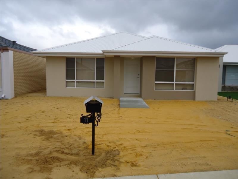 11 Narbonne Way, Piara Waters WA 6112