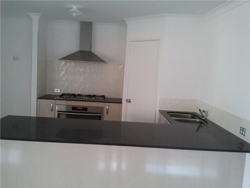 11 Narbonne Way, Piara Waters WA 6112