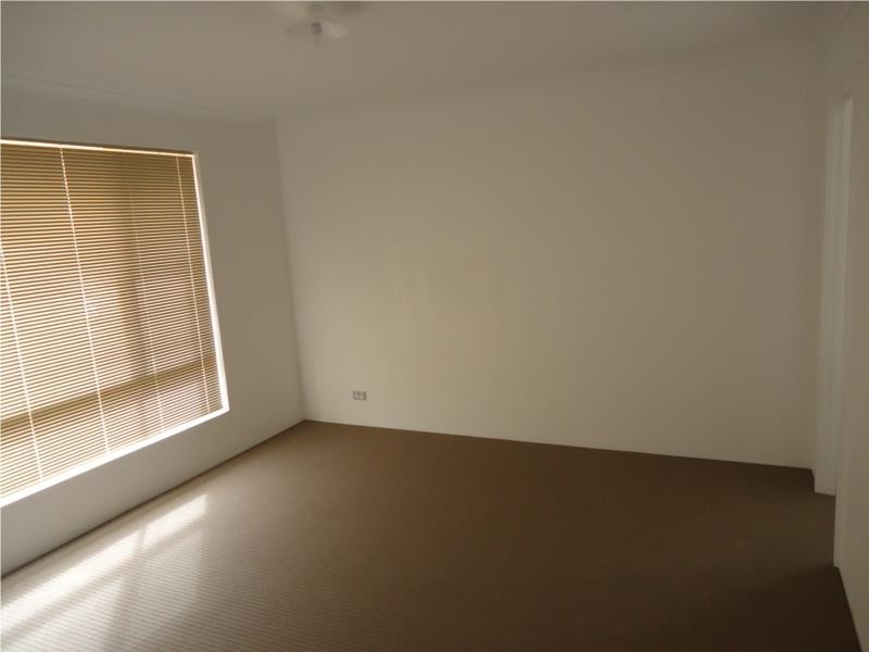 11 Narbonne Way, Piara Waters WA 6112