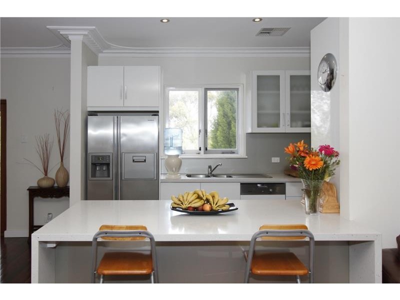 3 Redwood Crescent, Melville WA 6156