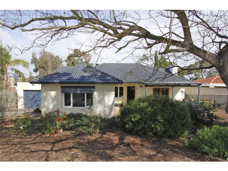 3 Redwood Crescent, Melville WA 6156