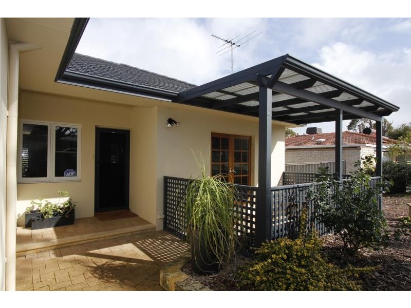 3 Redwood Crescent, Melville WA 6156