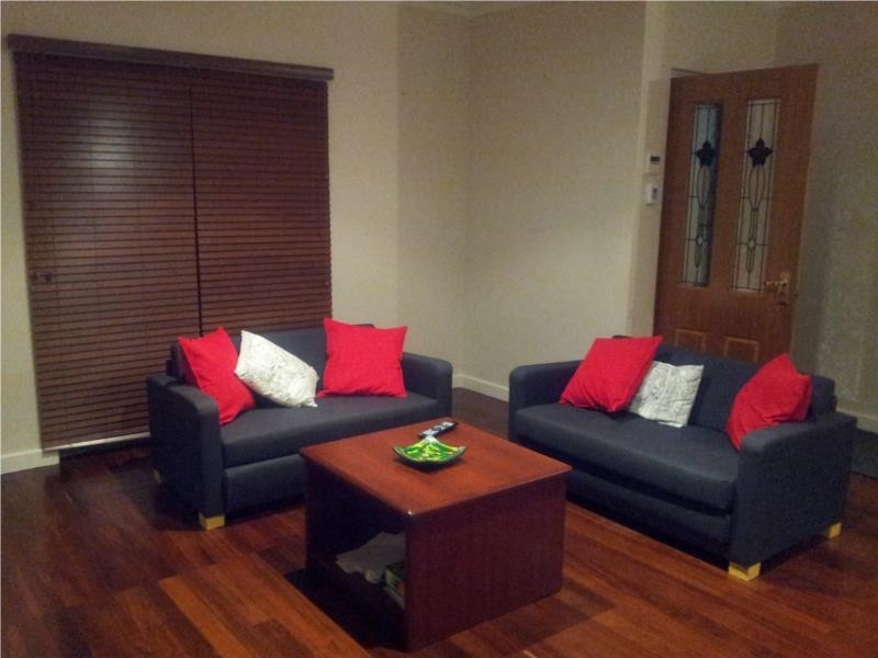 3 Redwood Crescent, Melville WA 6156