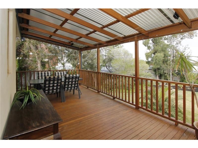 3 Redwood Crescent, Melville WA 6156