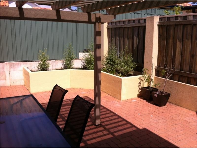 8 Farris Street, Innaloo WA 6018