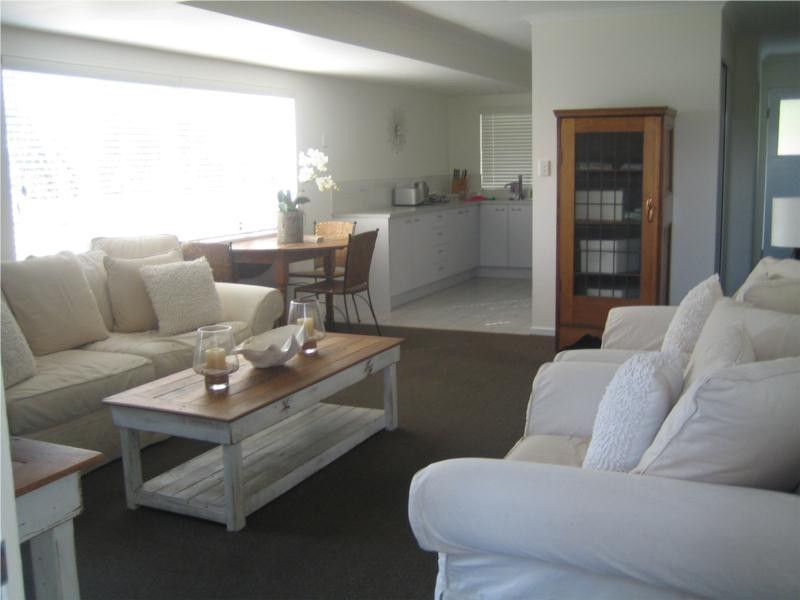 8 Sobraon Street, Sunrise Beach QLD 4567