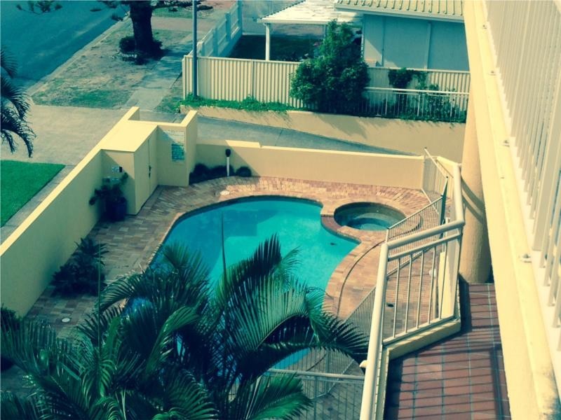 10 Dudley Street, Mermaid Beach QLD 4218