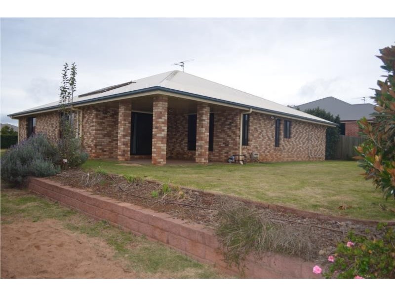 43 Smythe Drive, Highfields QLD 4352