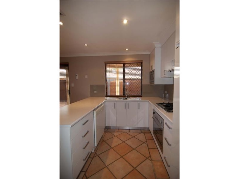 6/200 BURSLEM DRIVE, Maddington WA 6109