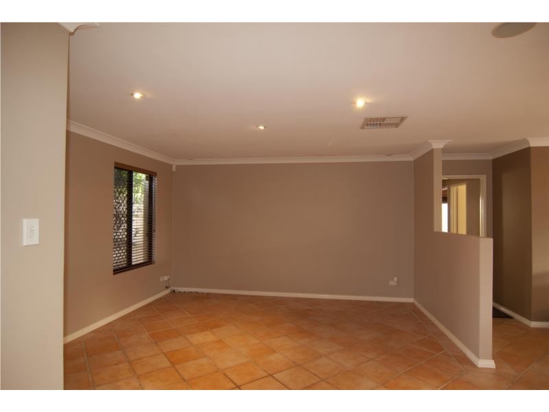 6/200 BURSLEM DRIVE, Maddington WA 6109