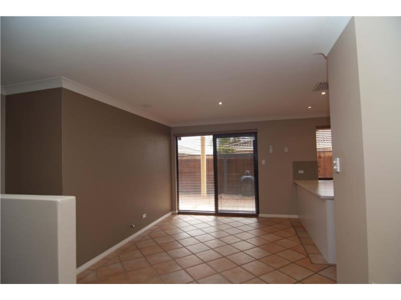 6/200 BURSLEM DRIVE, Maddington WA 6109