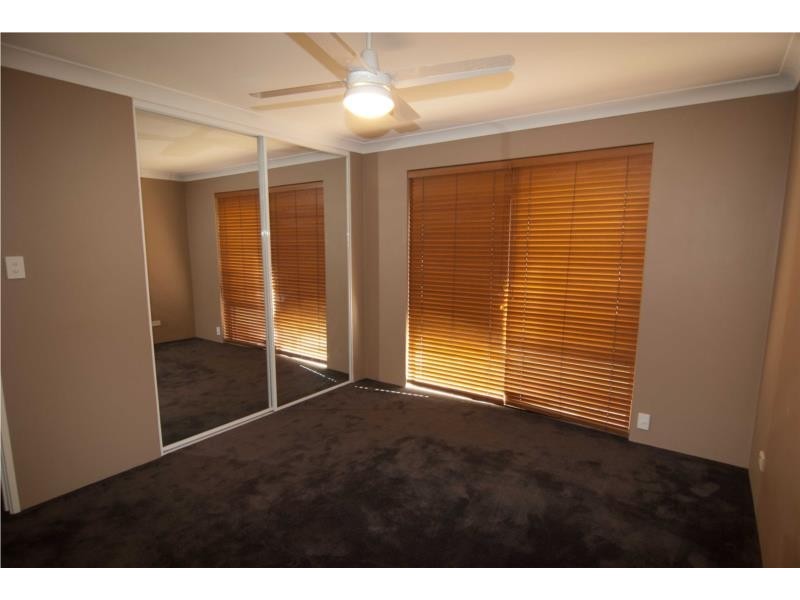 6/200 BURSLEM DRIVE, Maddington WA 6109