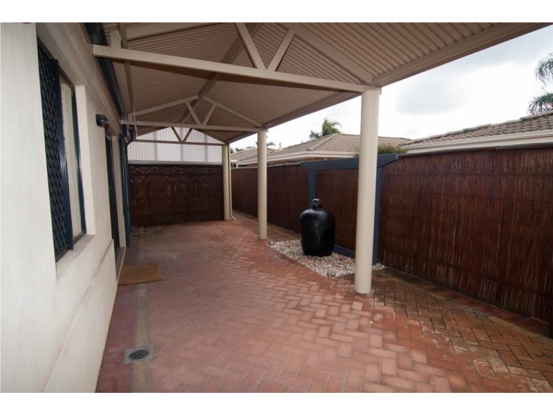 6/200 BURSLEM DRIVE, Maddington WA 6109