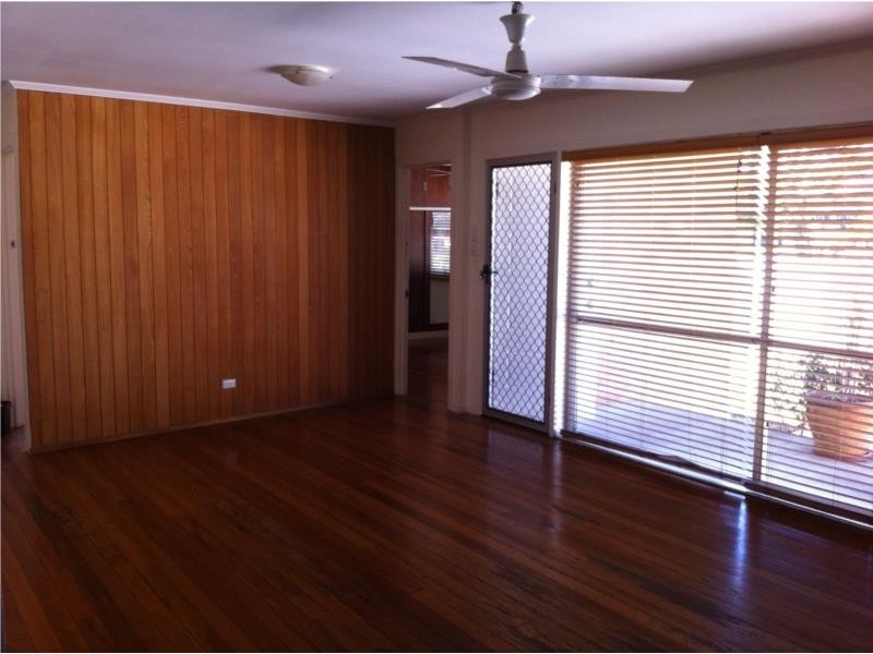 1 Poinciana Boulevard, Broadbeach Waters QLD 4218