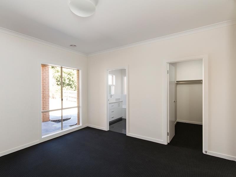 2/3 Ellenvale Drive, Narre Warren VIC 3805