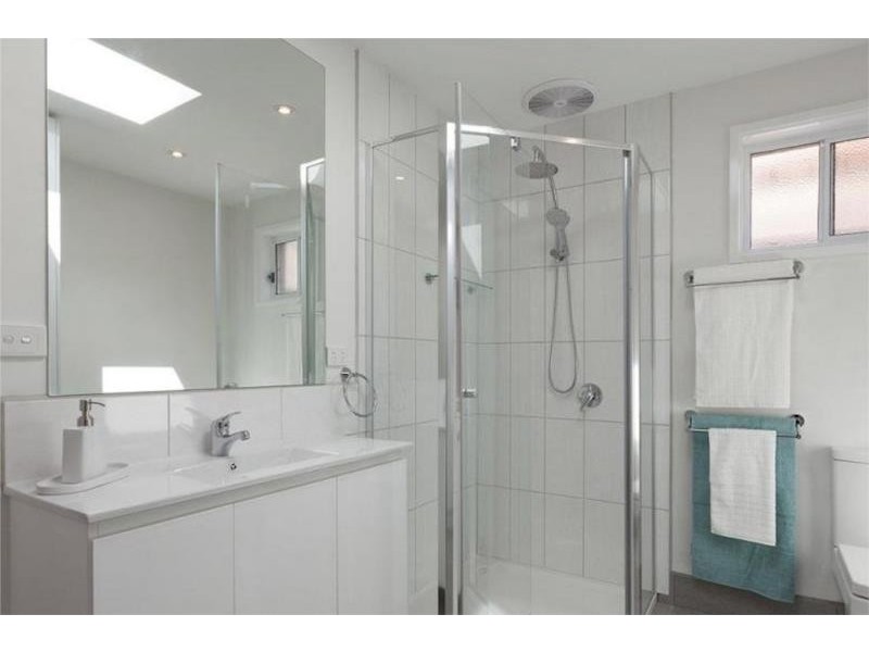 2/61 Bear Street, Mordialloc VIC 3195