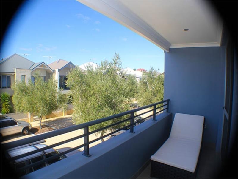 2 Fenian Pass, Hillarys WA 6025