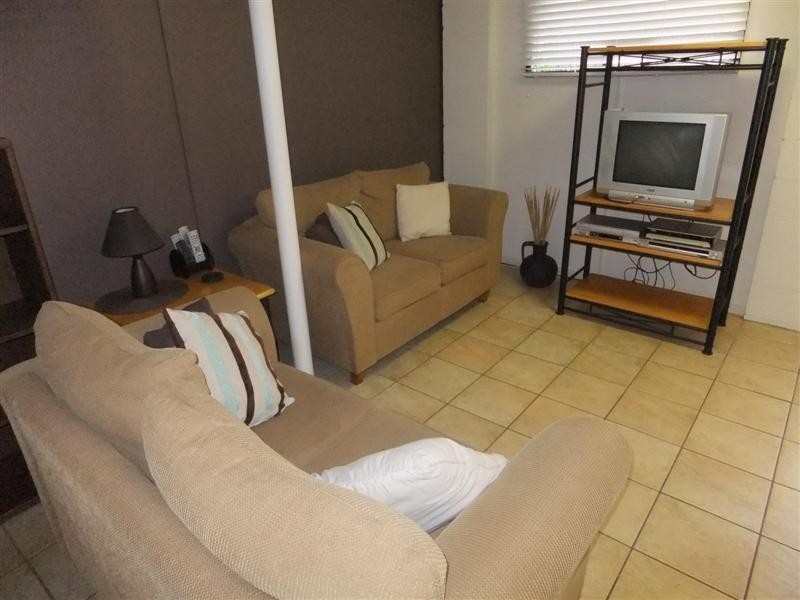 2/6A Waverley Street, Southport QLD 4215