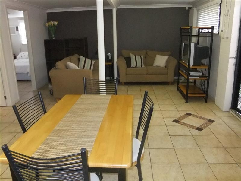 2/6A Waverley Street, Southport QLD 4215