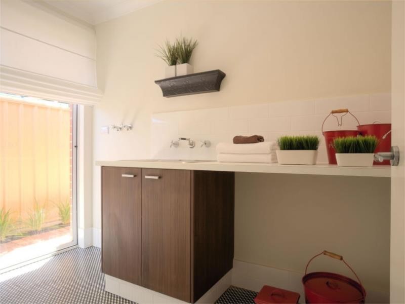 8 Malvern Road, Butler WA 6036