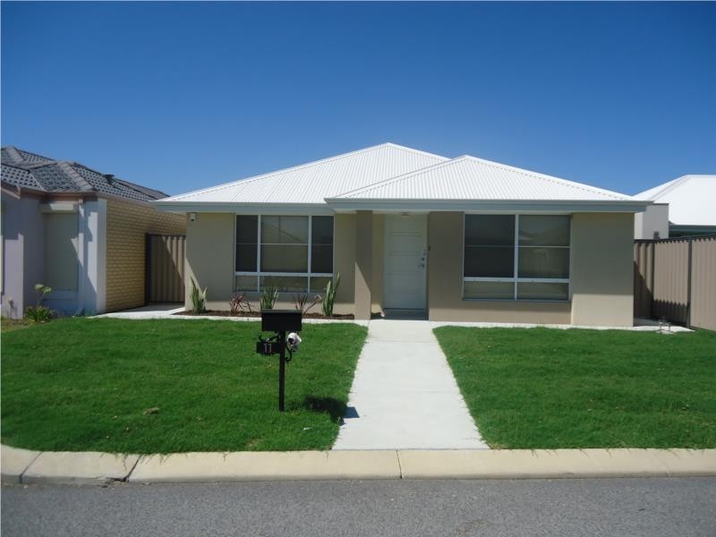 11 Narbonne Way, Piara Waters WA 6112