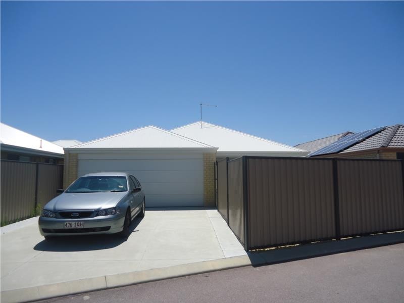 11 Narbonne Way, Piara Waters WA 6112