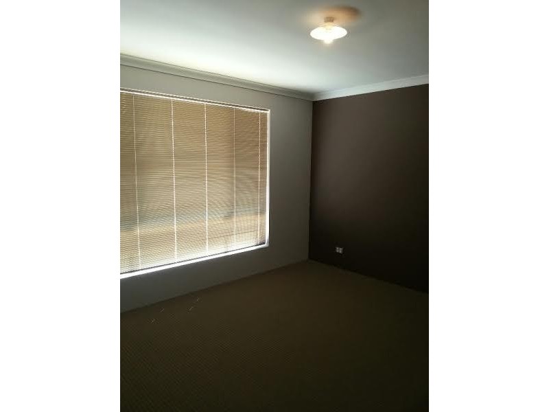 11 Narbonne Way, Piara Waters WA 6112