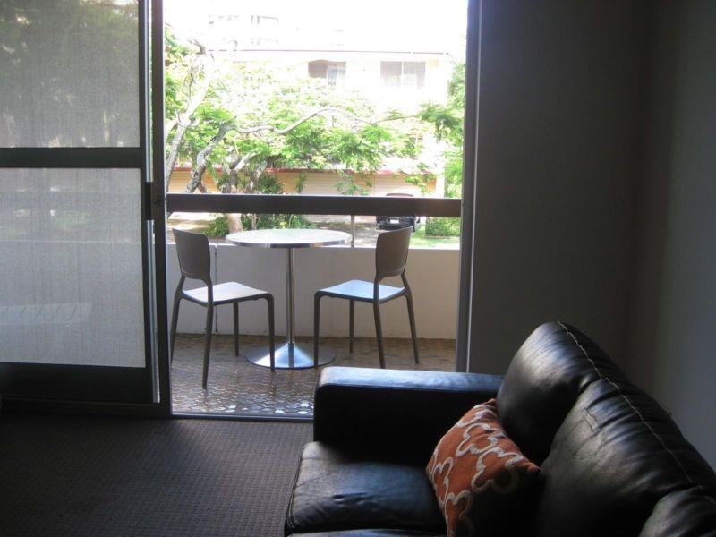 1/24 Laurence Street, St Lucia QLD 4067