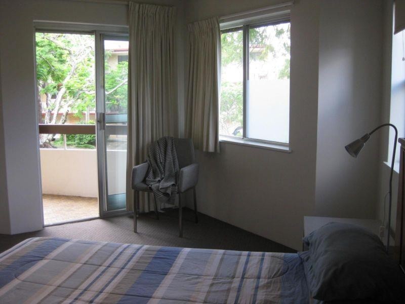 1/24 Laurence Street, St Lucia QLD 4067