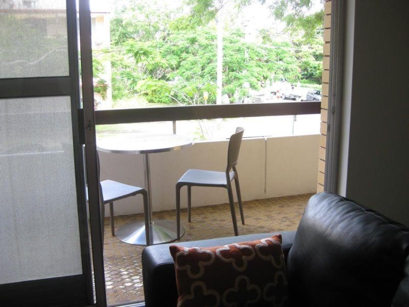 1/24 Laurence Street, St Lucia QLD 4067
