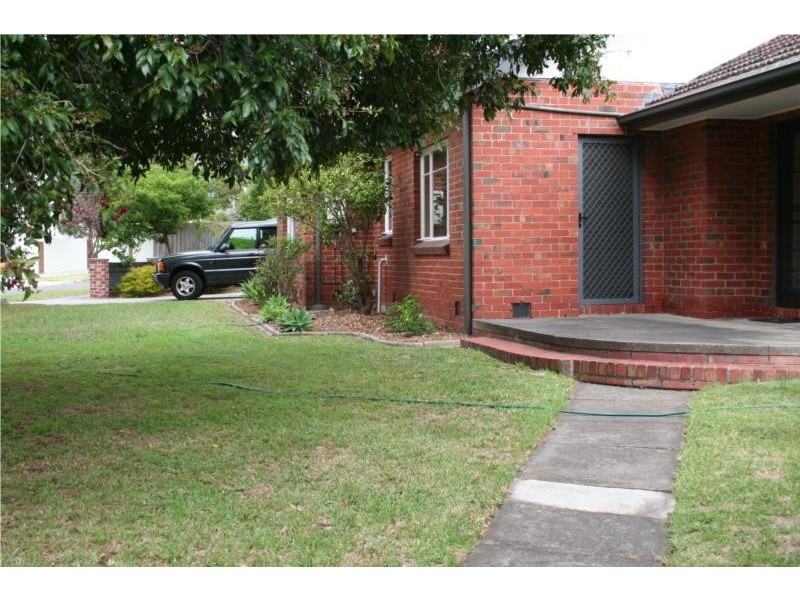 2 Warland Road, Hampton East VIC 3188