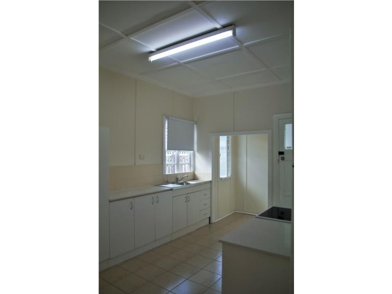 26 Rowton Street, Holland Park QLD 4121