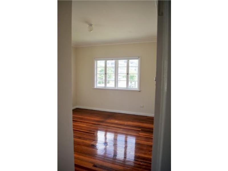 26 Rowton Street, Holland Park QLD 4121