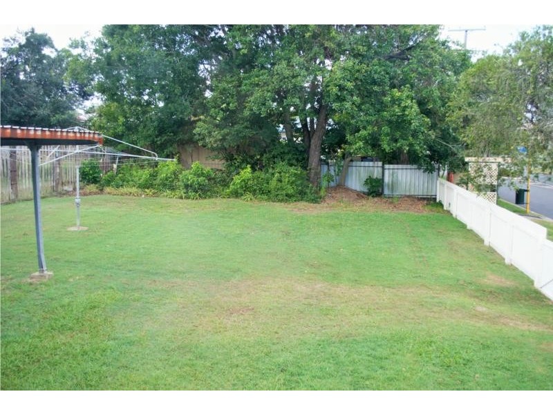 26 Rowton Street, Holland Park QLD 4121