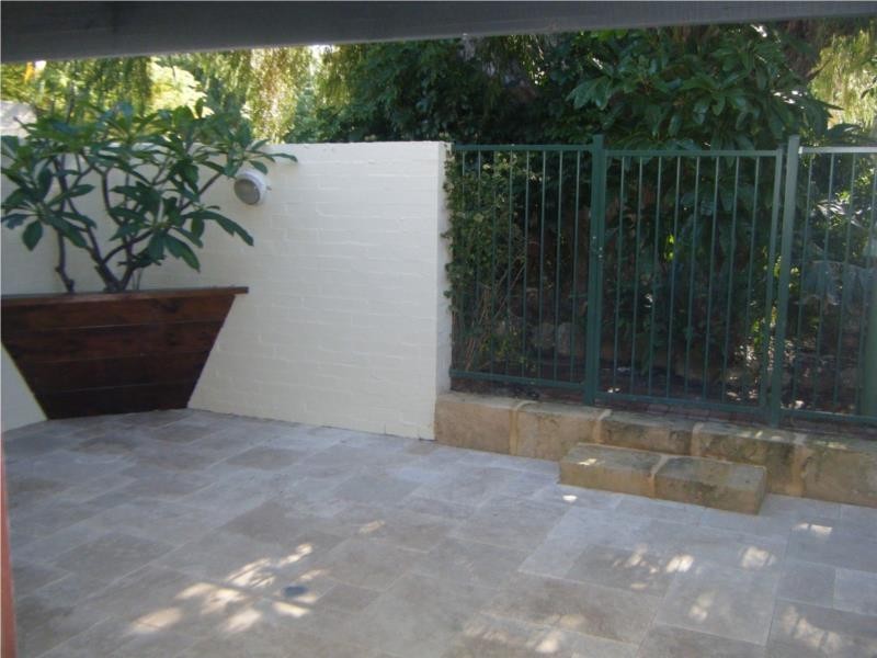 4/11 South Terrace, Como WA 6152