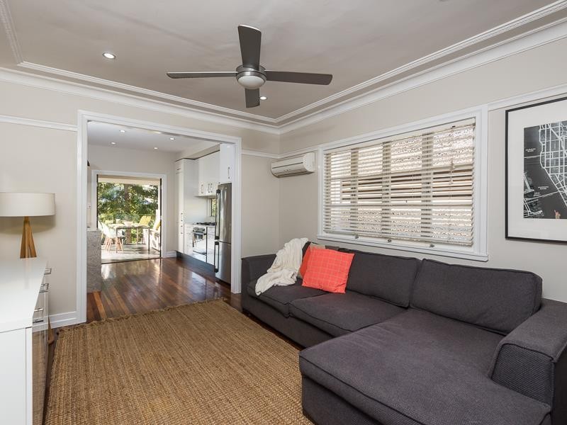 41 Russell Avenue, Norman Park QLD 4170