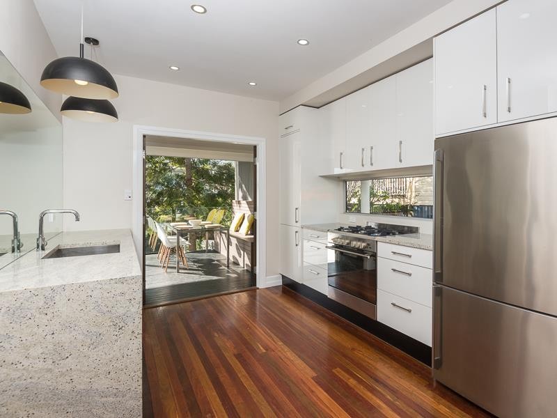 41 Russell Avenue, Norman Park QLD 4170